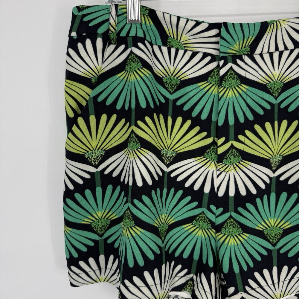 Molly Bracken Crepe Shorts Size Large Floral Green Pattern 3" inseam NWT Preppy - Picture 4 of 14